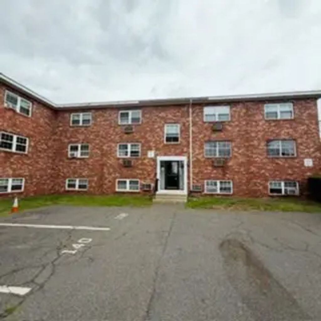 345 Hildreth St #21, Lowell