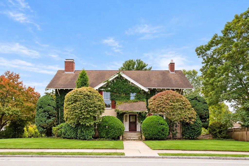 42 Everett Ave, Winchester