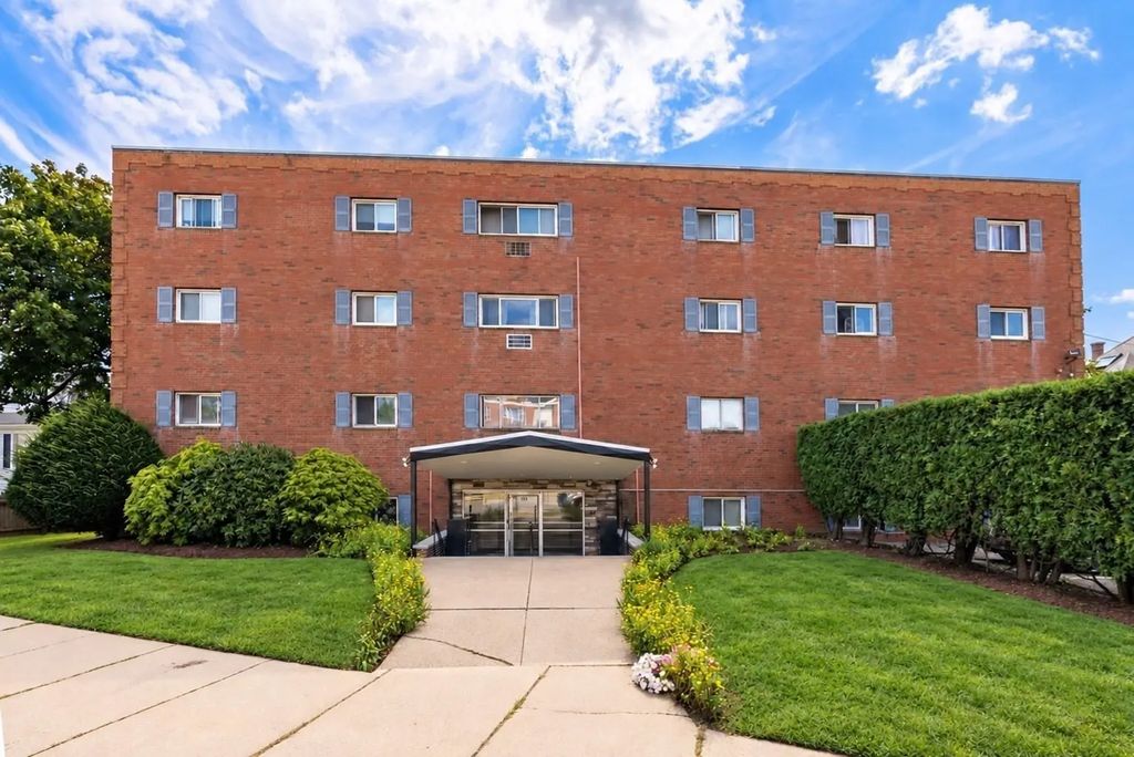 183 Mt Auburn St #15, Watertown