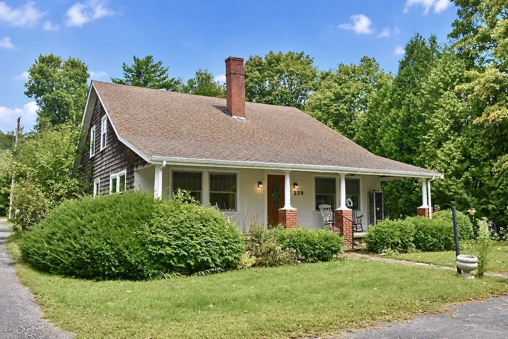 329 Wareham Rd, Marion