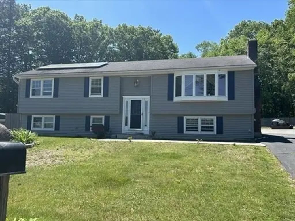 75 Dale Ave, Leominster