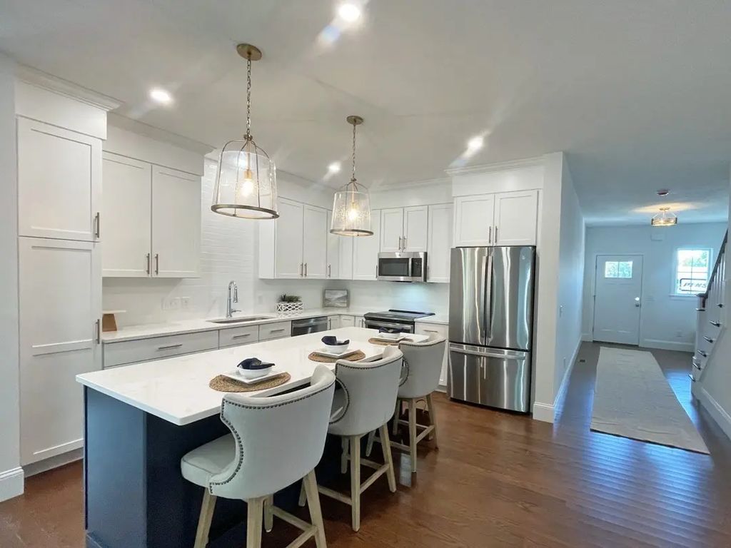 89 Oliver Pond Circle #4, Franklin