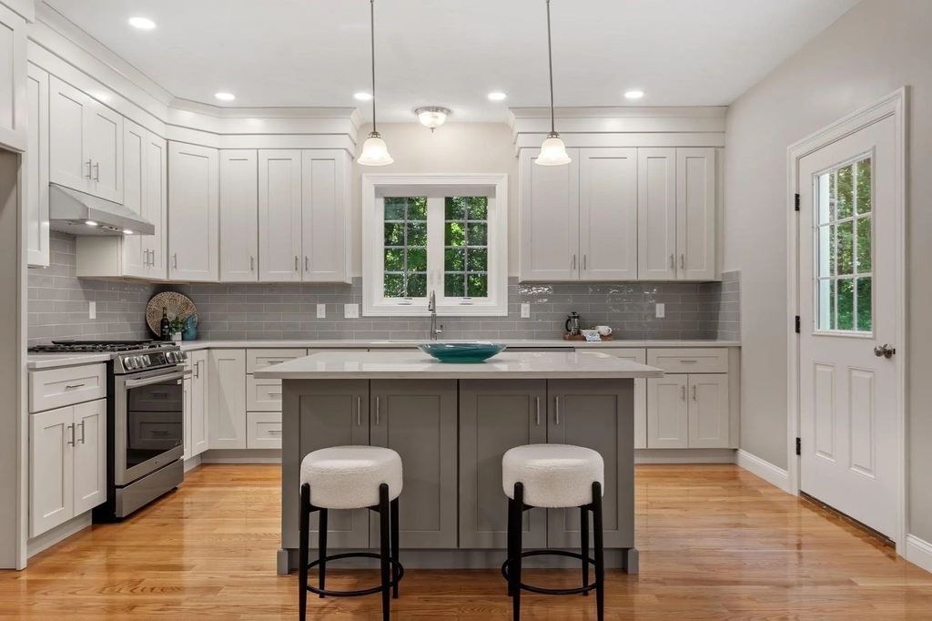 6 Jewett Rd, Sterling