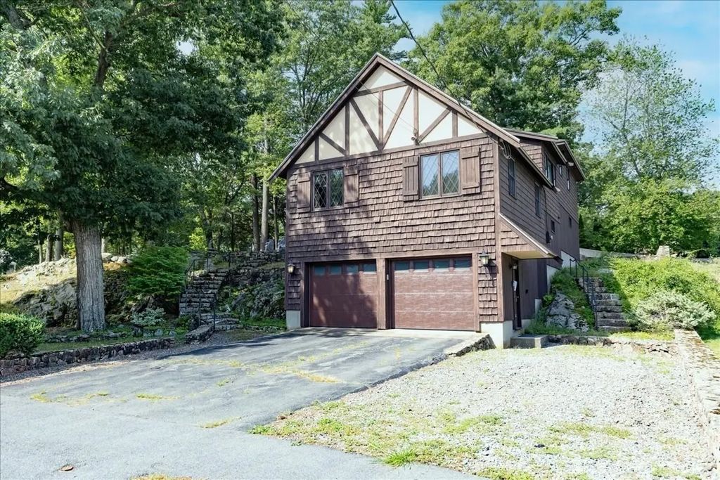 43 Ledgewood Dr, Danvers