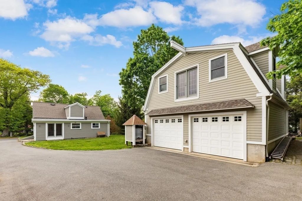 17 Pigeon Hill Street, Rockport