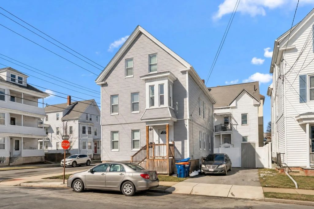 105 Thompson St #1, New Bedford
