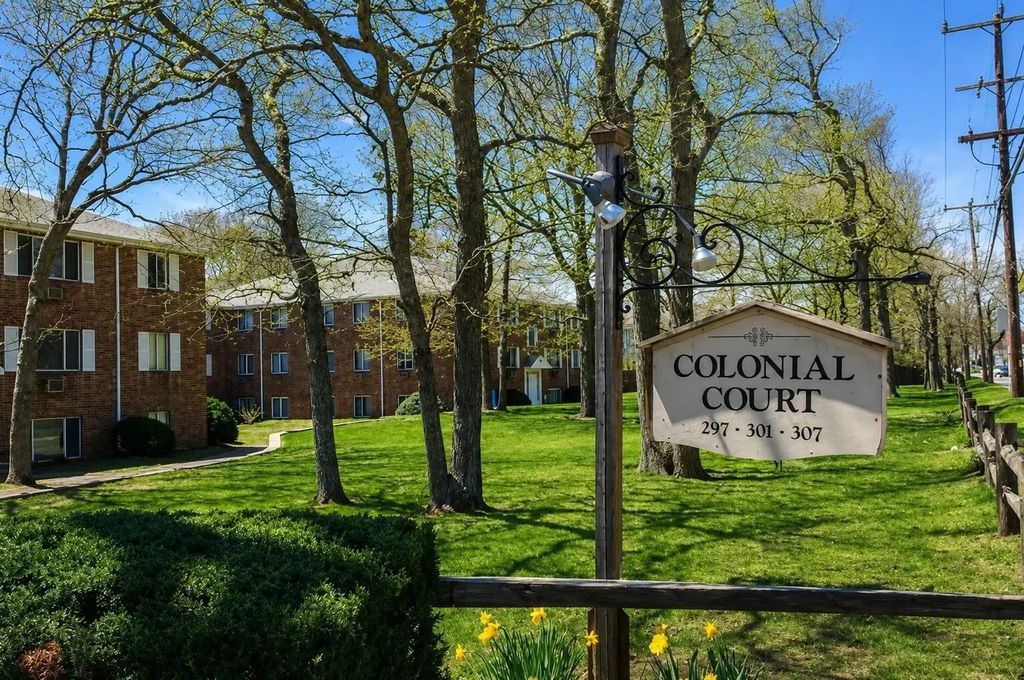 307 W Main St #1, Barnstable