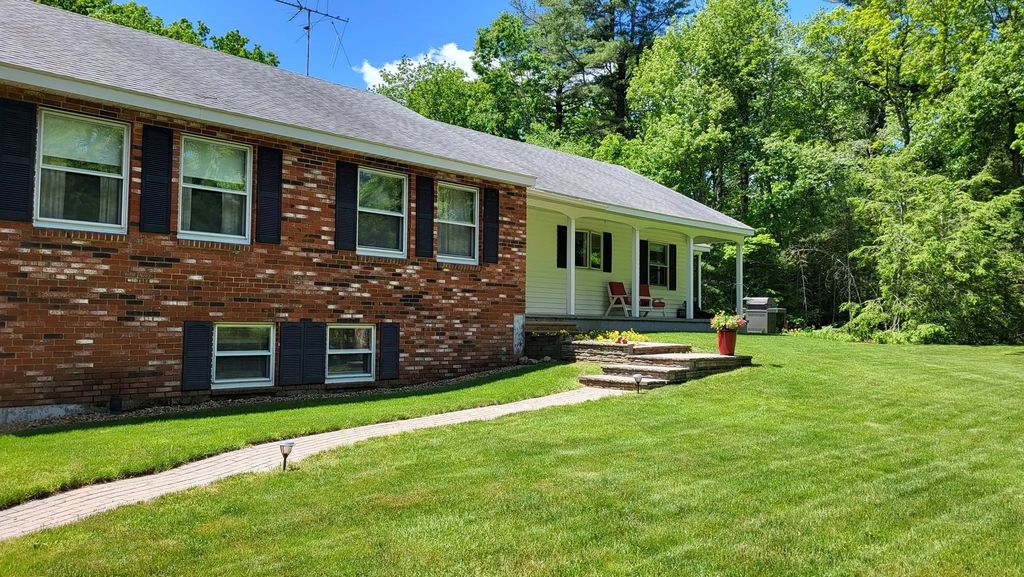 385 E County Rd, Rutland