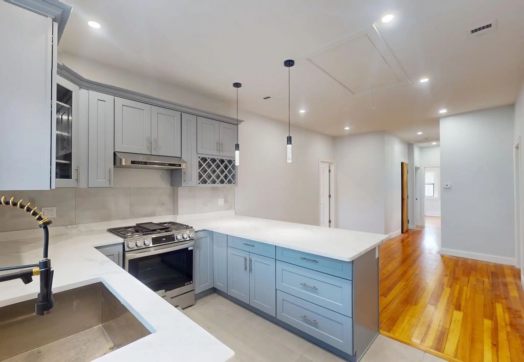 14 King St #3, Boston