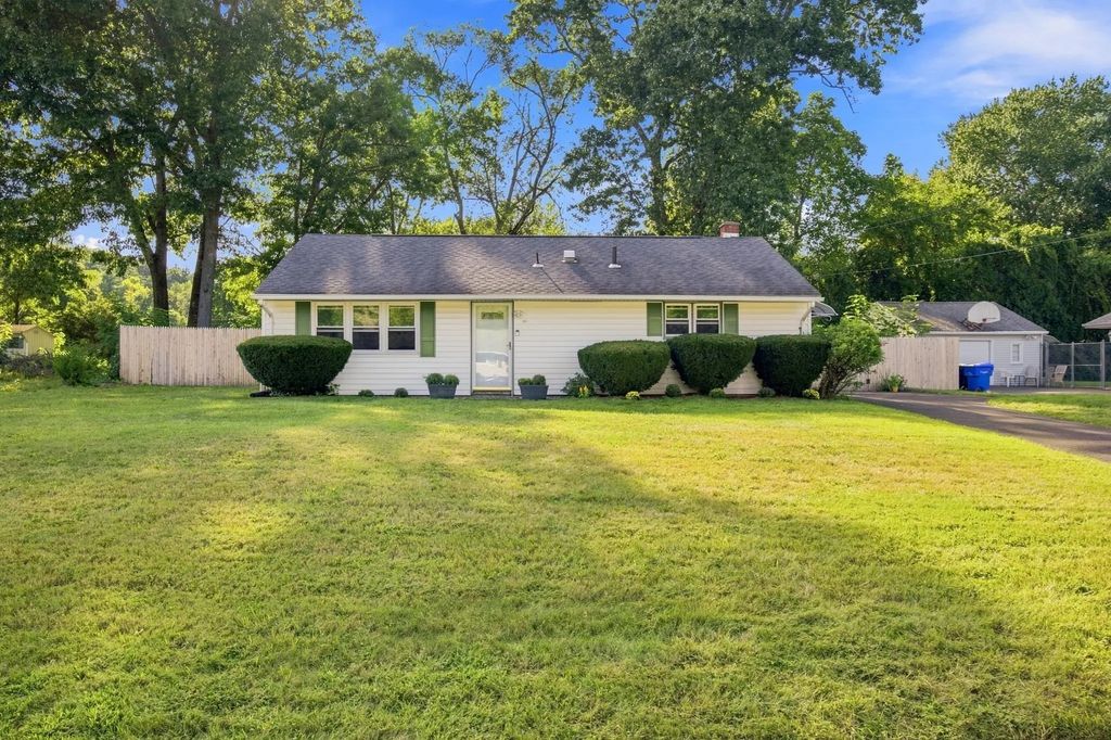 96 Shady Brook Lane, Springfield