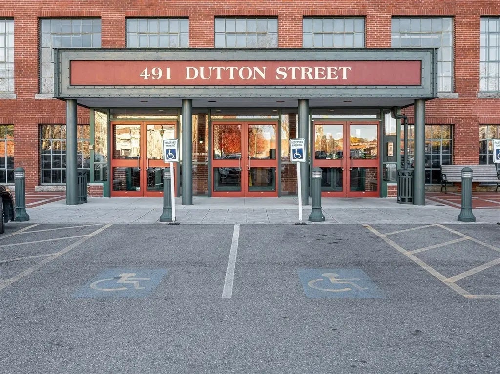 491 Dutton St #415, Lowell