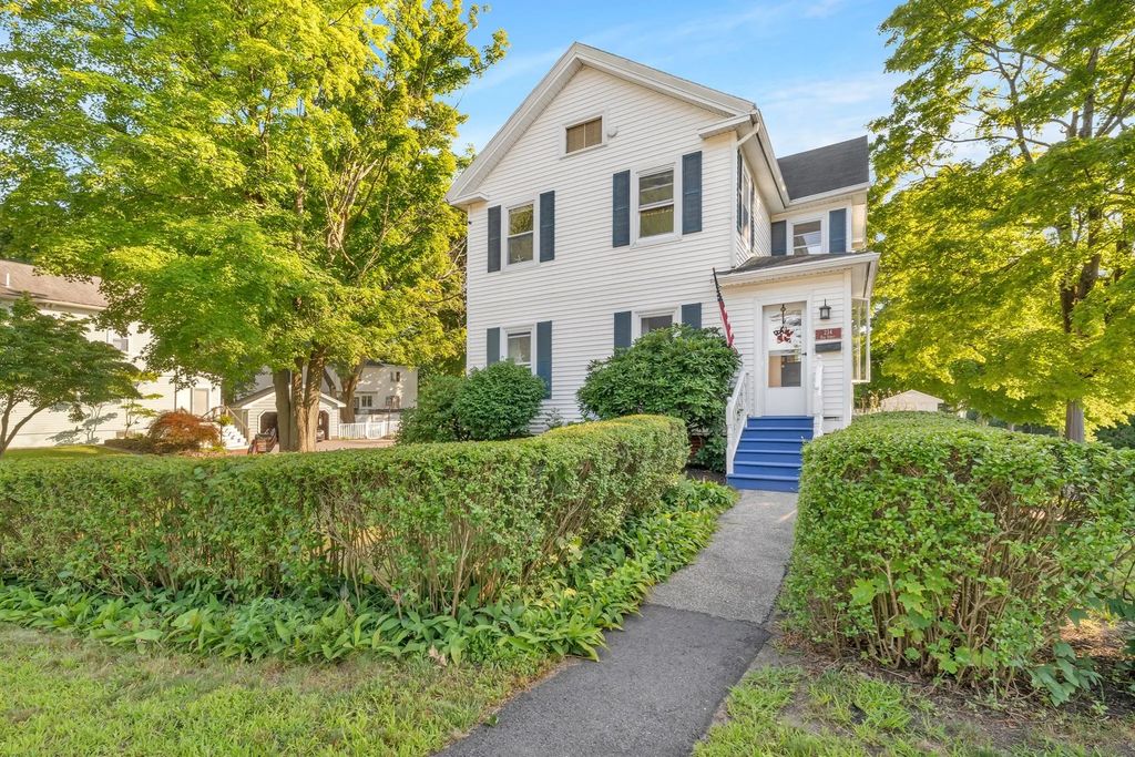 234 Elm St, Amesbury
