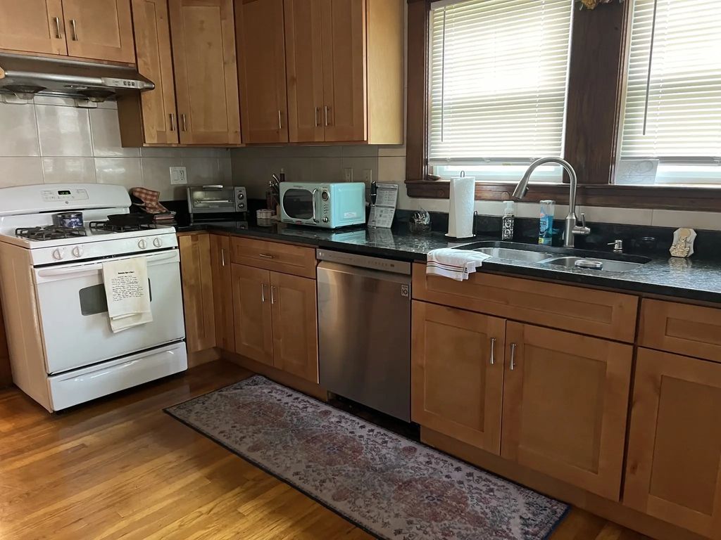 277 Lexington Street #1/f, Newton