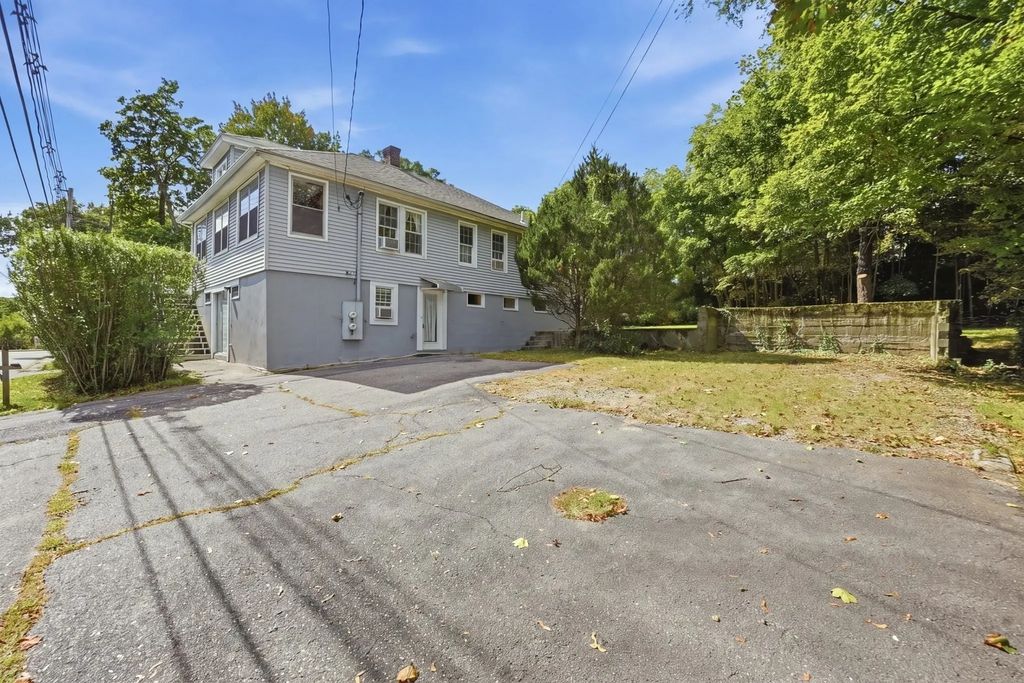 66 Plainfield Ave, Shrewsbury