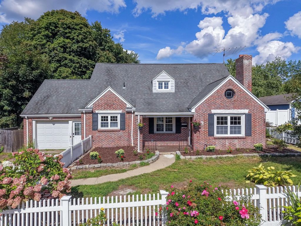 115 Saint James Ave, Chicopee