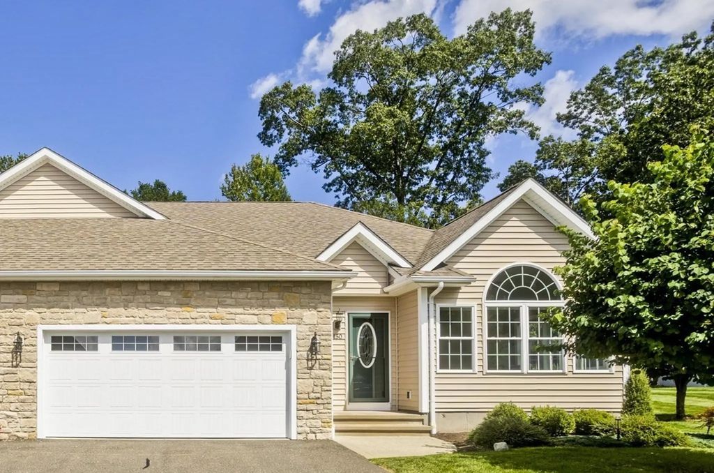 150 Stonybrook Way #150, South Hadley