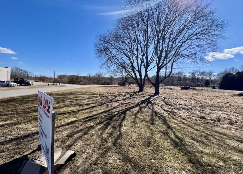 58 Main St, Lakeville