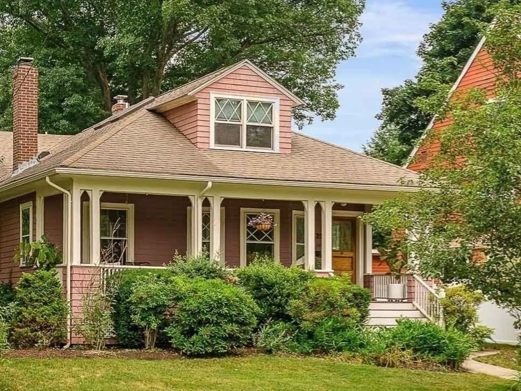 25 Bradford Rd, Newton