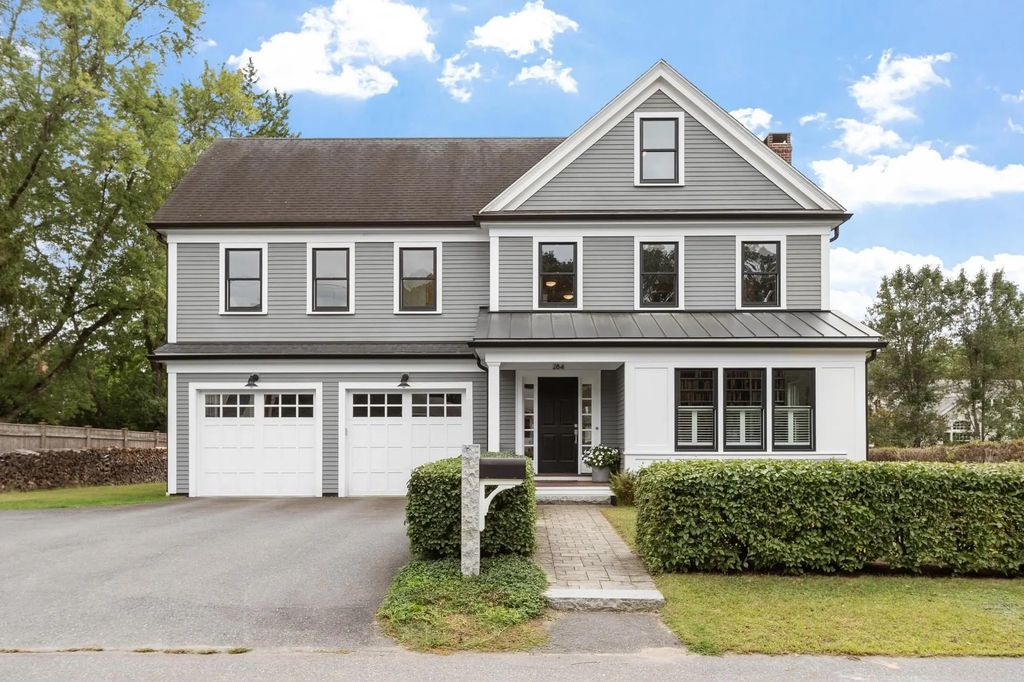 284 Elsinore St, Concord