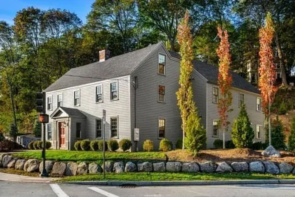 201 Elm, Amesbury