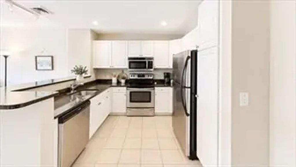 10 Seaport Dr #2217, Quincy