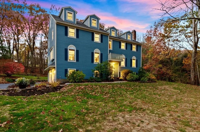 16 W Tapley Rd, Lynnfield