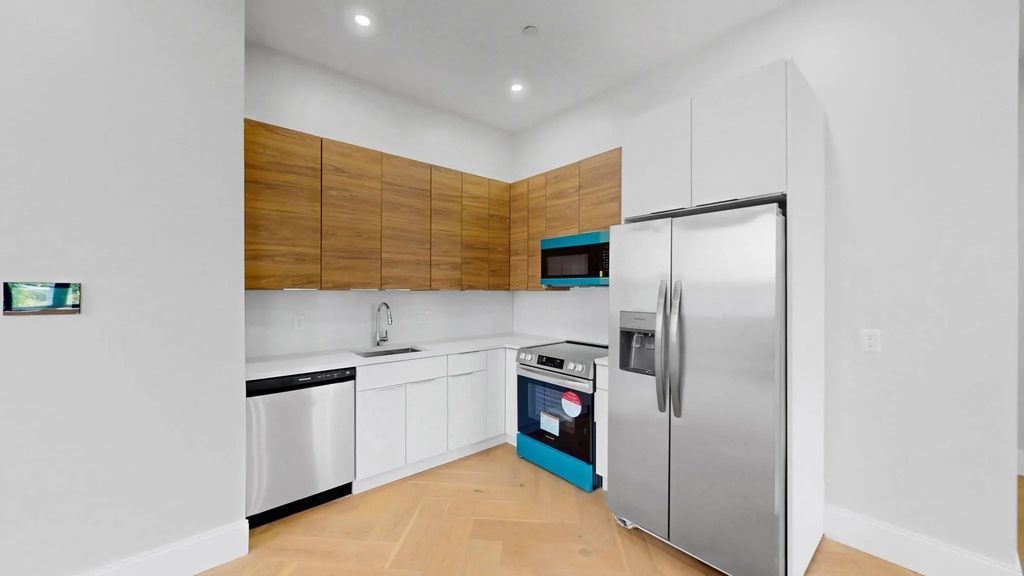 1 Jackson St #204, Newton