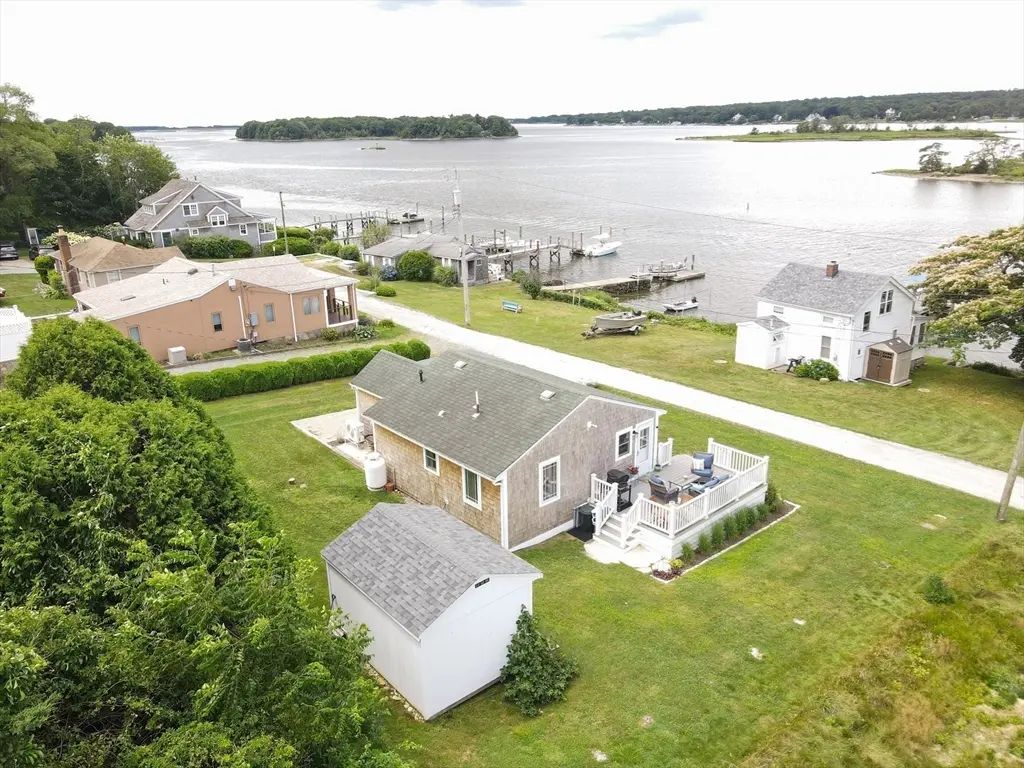 99 Sylvia Ln, Westport