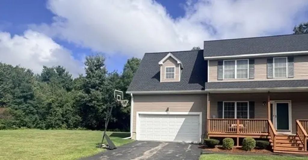 25 Oakes Cir #25, Millbury