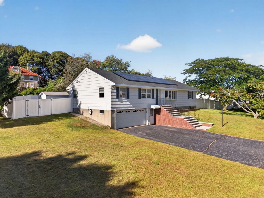 11 Powder Hill Rd, Methuen