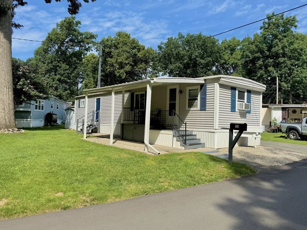 50 Puffin Dr, Chicopee