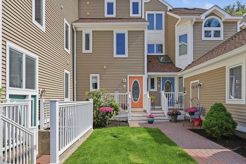 60 Pointe Rok Drive #60, Worcester