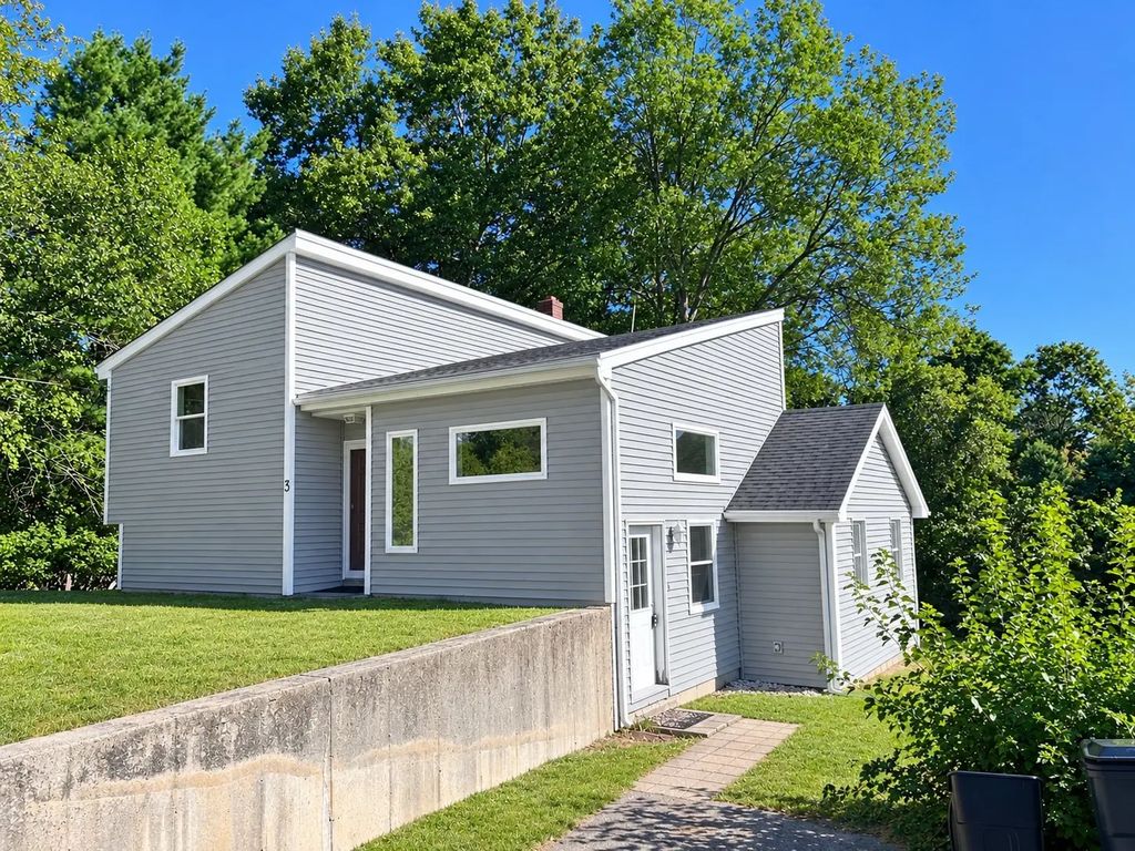 3 Plymouth St, North Reading