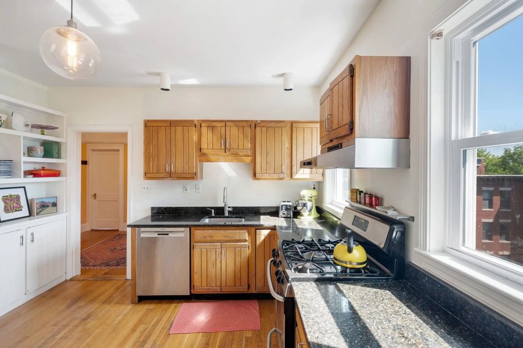 4 Linden Ct #3, Brookline