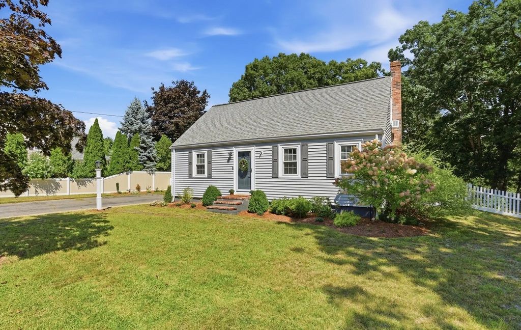 60 Bellflower Rd, Billerica