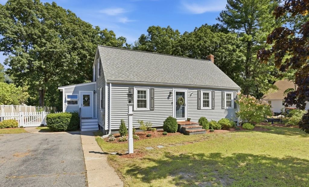 60 Bellflower Rd, Billerica