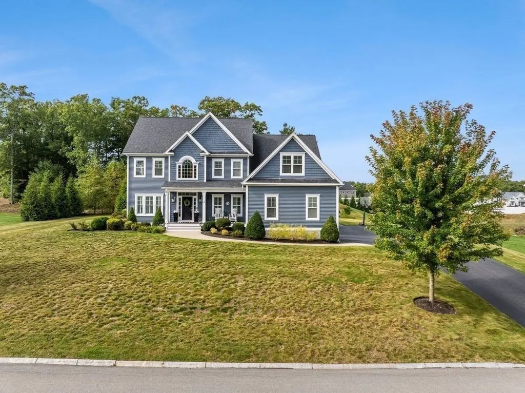 4 Oxbow Dr, Plainville