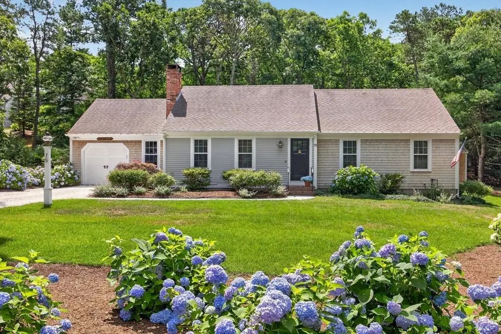 75 Uncle Israel Rd, Orleans