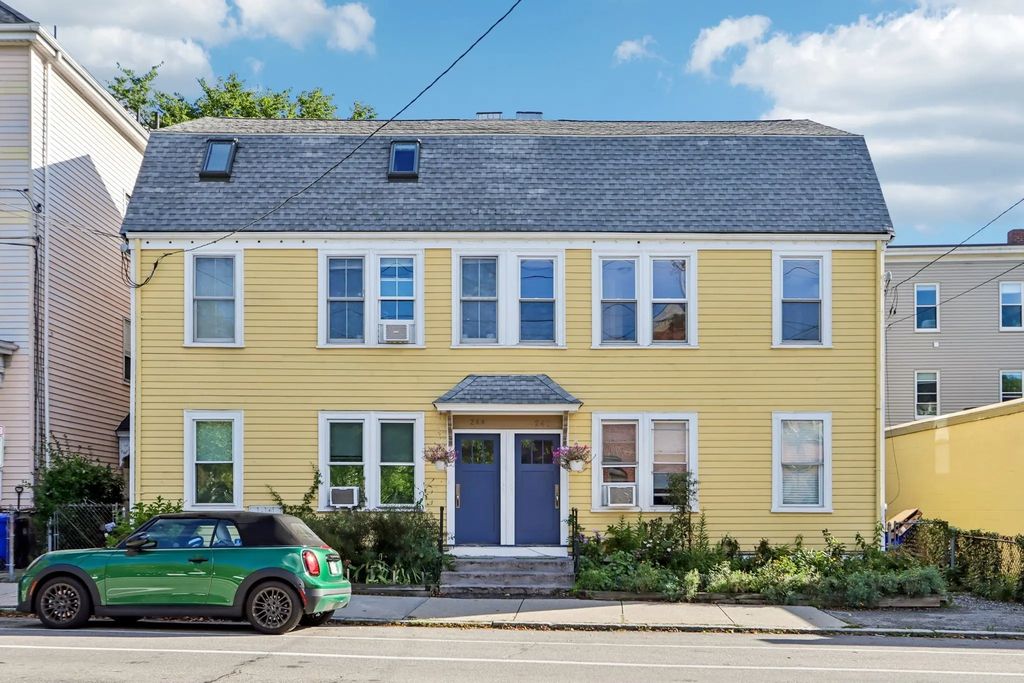 246 Cypress St #4, Brookline