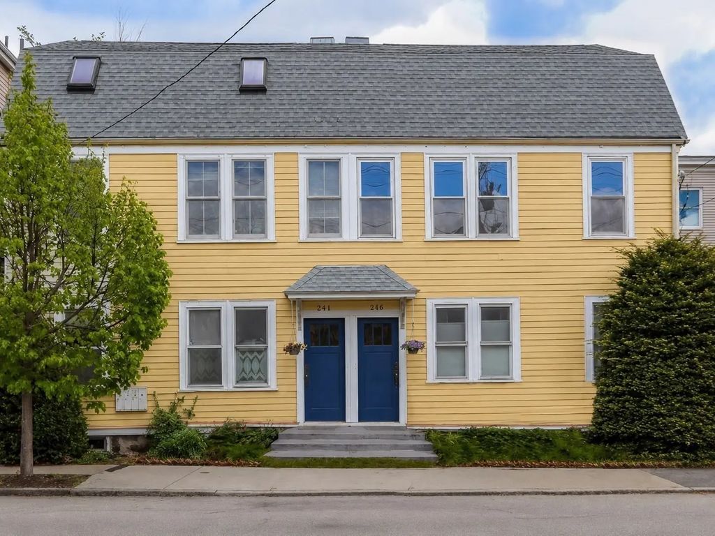 246 Cypress St #4, Brookline