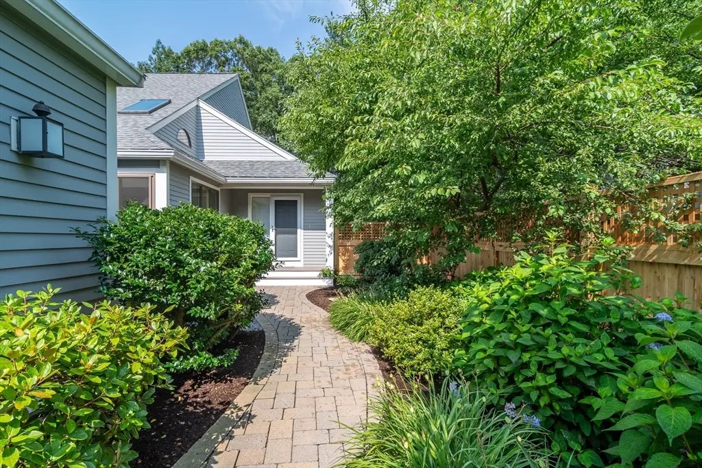 12 Cutting Cross Way #12, Wayland