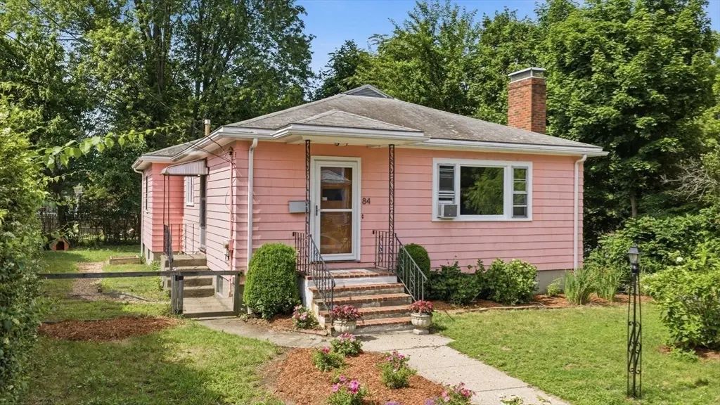 84 Oak Street, Winchester