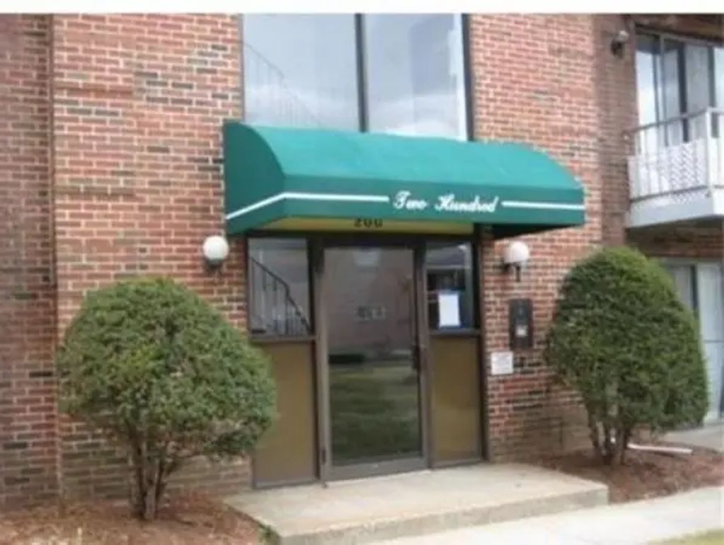 1186 Worcester Rd #220, Framingham