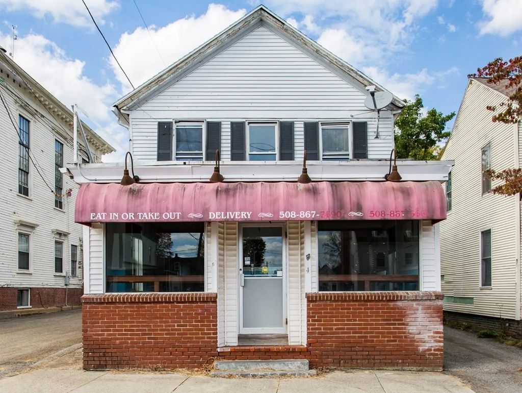 4 E Main St, West Brookfield