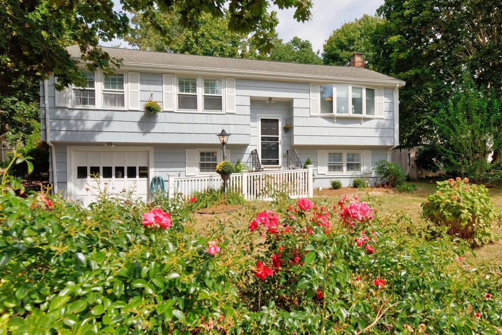 3 Elizabeth Rd, Bourne