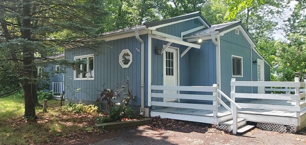 75 Woodruff Rd, Clinton