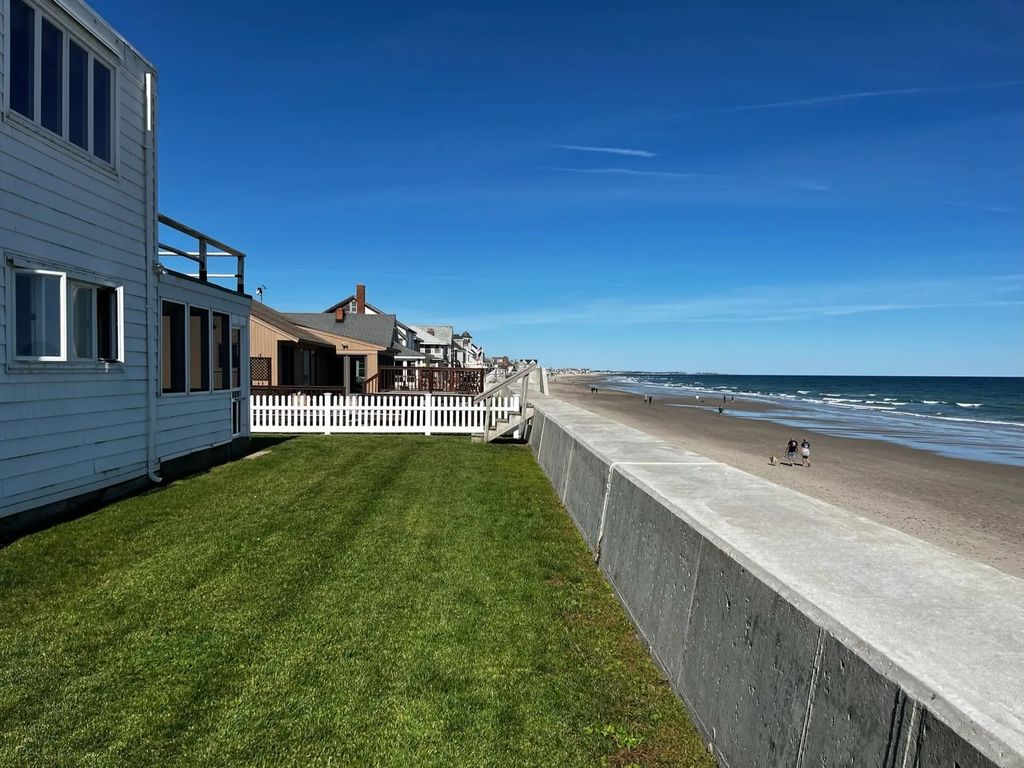 254 Foster Ave #254, Marshfield