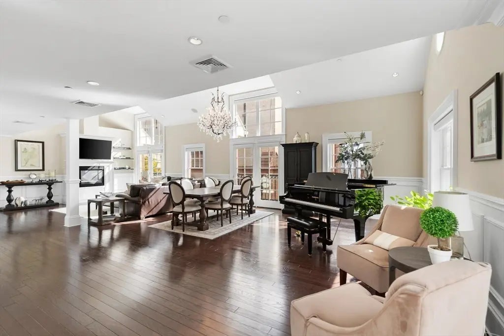 606 E 4th St #301, Boston