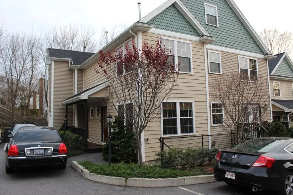 8 Grant St #15, Natick