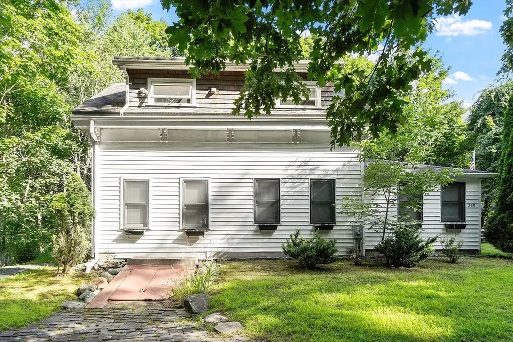 229 Bent St, Franklin